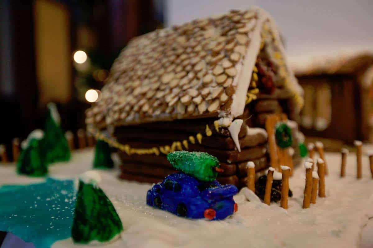 Gingerbread house 8